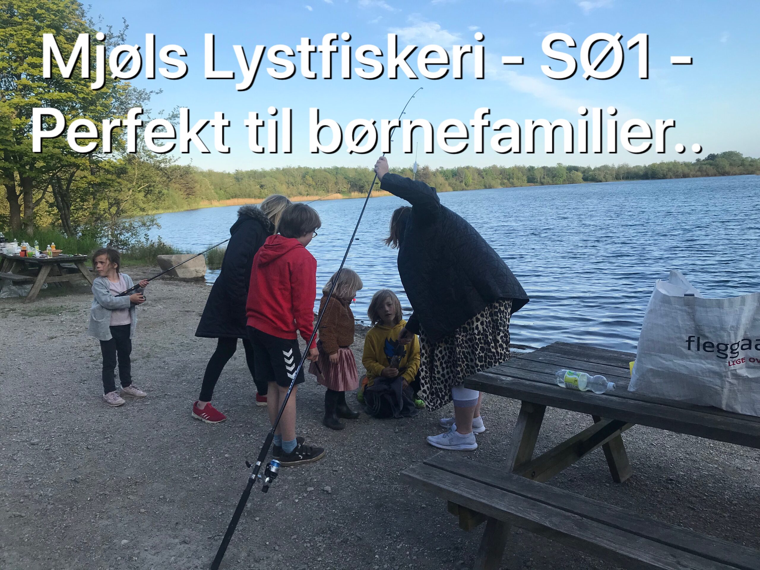 Tag en tur med fiskestangen i Mjøls Lystfiskeri Tag en tur med fiskestangen i Mjøls Lystfiskeri